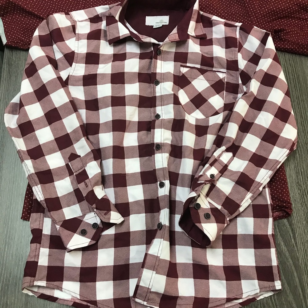 Button downs - Picture 4 of 7